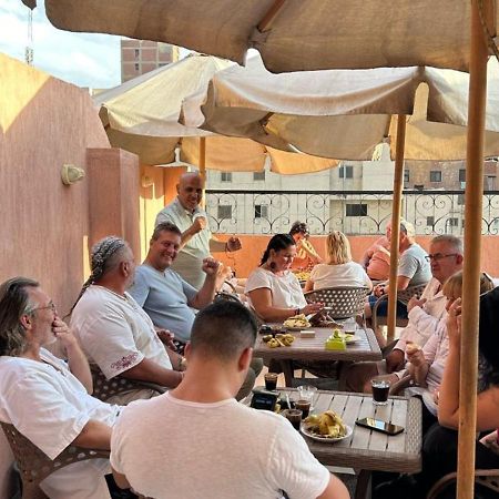 Pyramids Road Guest House Cozy Rooms And Rooftop Breakfast With The Pyramids View Nazlet el-Sisi Exterior photo
