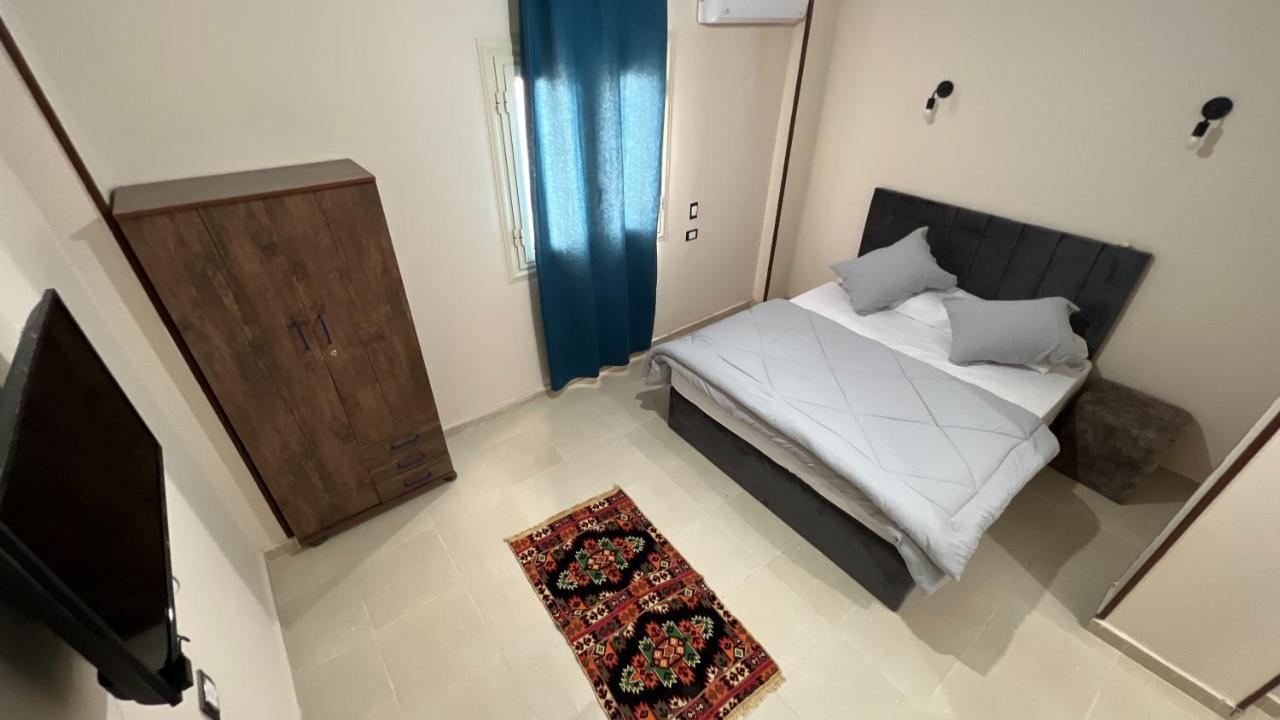 Pyramids Road Guest House Cozy Rooms And Rooftop Breakfast With The Pyramids View Nazlet el-Sisi Exterior photo