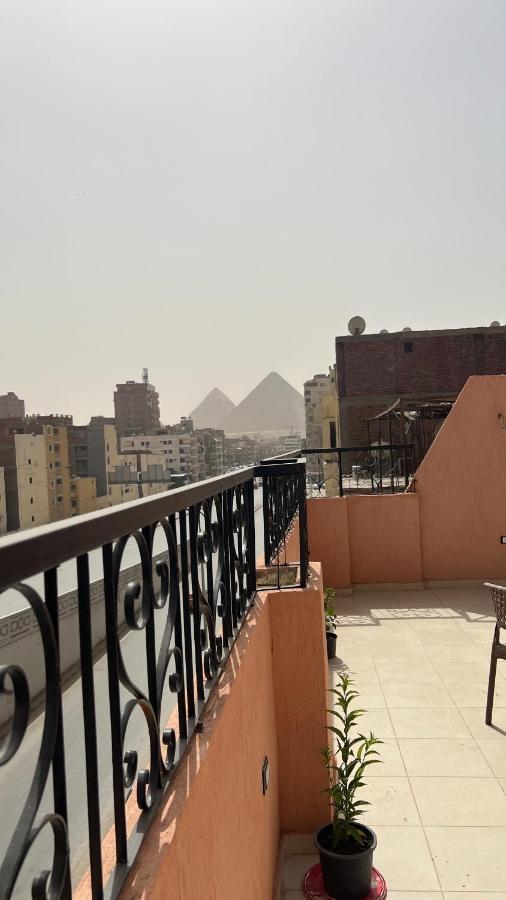 Pyramids Road Guest House Cozy Rooms And Rooftop Breakfast With The Pyramids View Nazlet el-Sisi Exterior photo