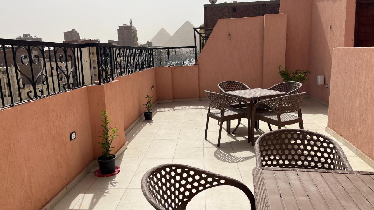 Pyramids Road Guest House Cozy Rooms And Rooftop Breakfast With The Pyramids View Nazlet el-Sisi Exterior photo