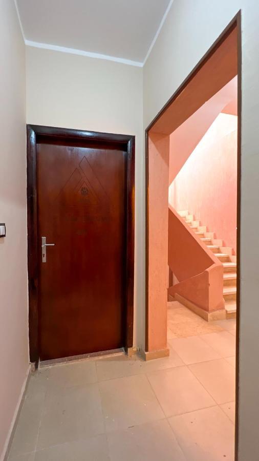 Pyramids Road Guest House Cozy Rooms And Rooftop Breakfast With The Pyramids View Nazlet el-Sisi Exterior photo