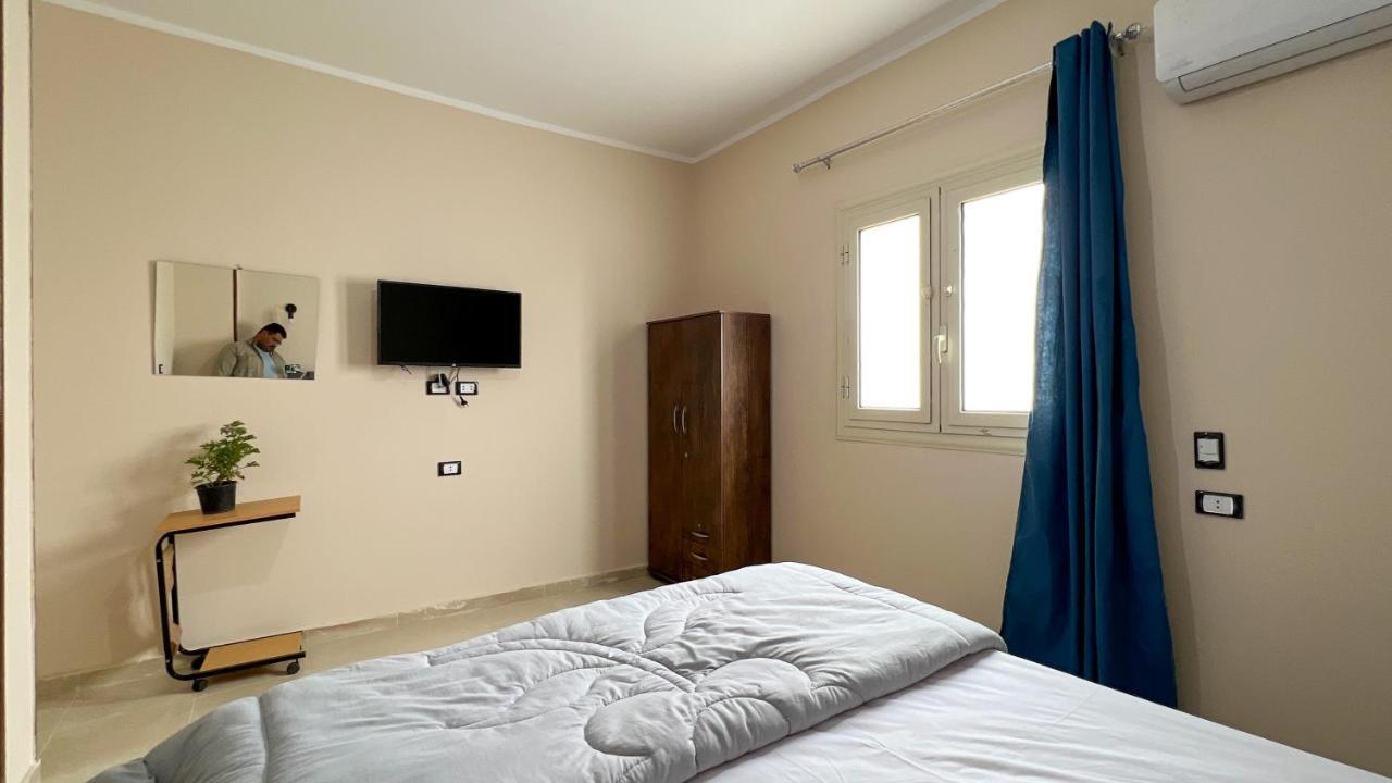 Pyramids Road Guest House Cozy Rooms And Rooftop Breakfast With The Pyramids View Nazlet el-Sisi Exterior photo
