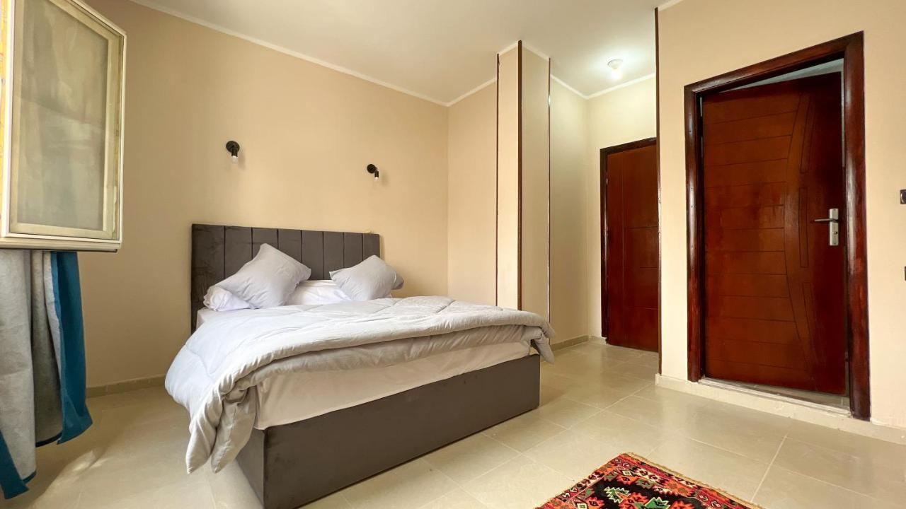 Pyramids Road Guest House Cozy Rooms And Rooftop Breakfast With The Pyramids View Nazlet el-Sisi Exterior photo
