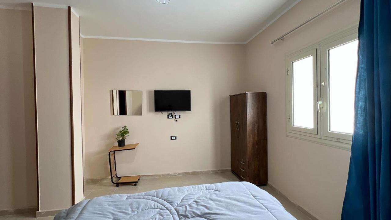 Pyramids Road Guest House Cozy Rooms And Rooftop Breakfast With The Pyramids View Nazlet el-Sisi Exterior photo