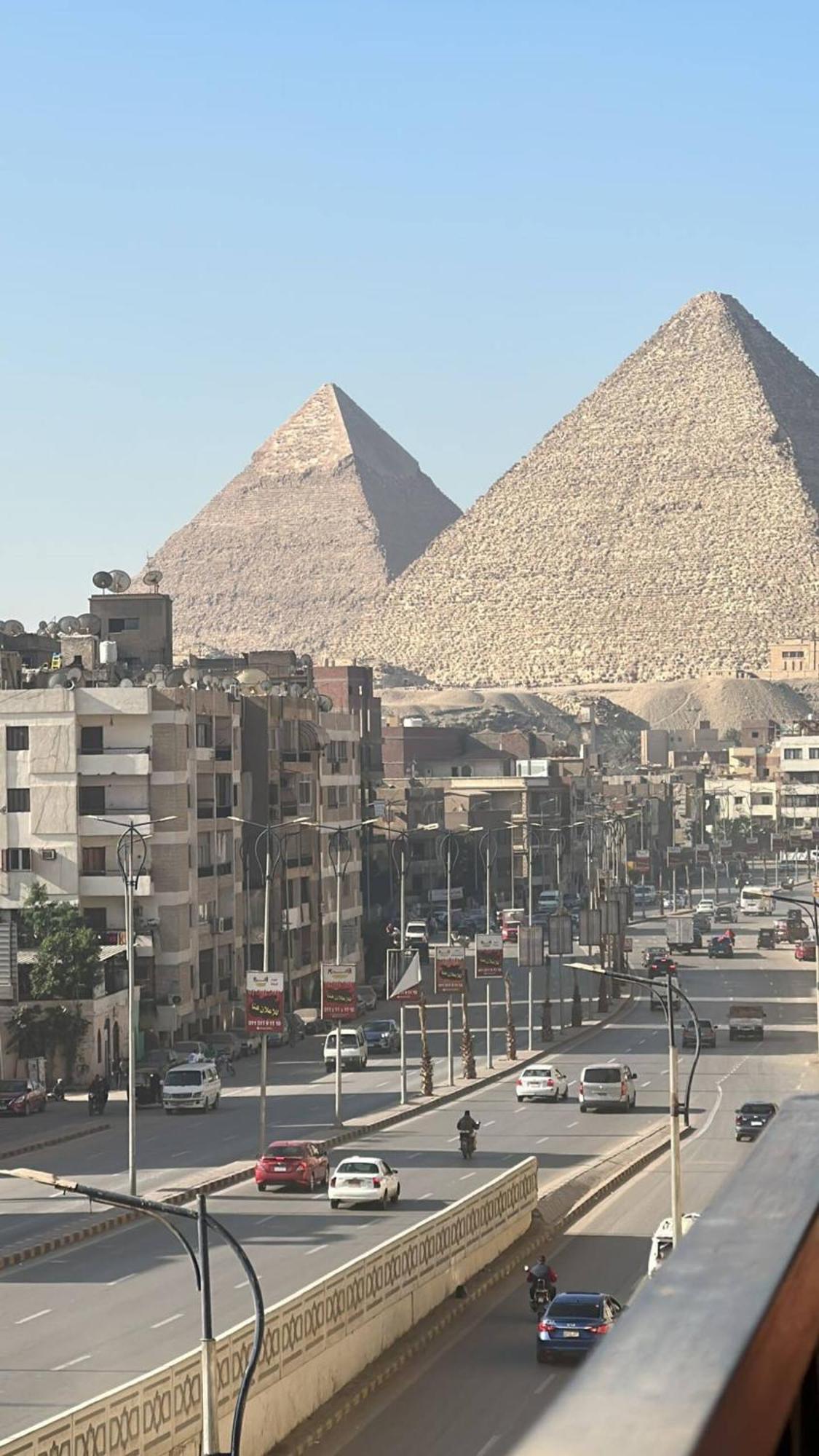 Pyramids Road Guest House Cozy Rooms And Rooftop Breakfast With The Pyramids View Nazlet el-Sisi Exterior photo