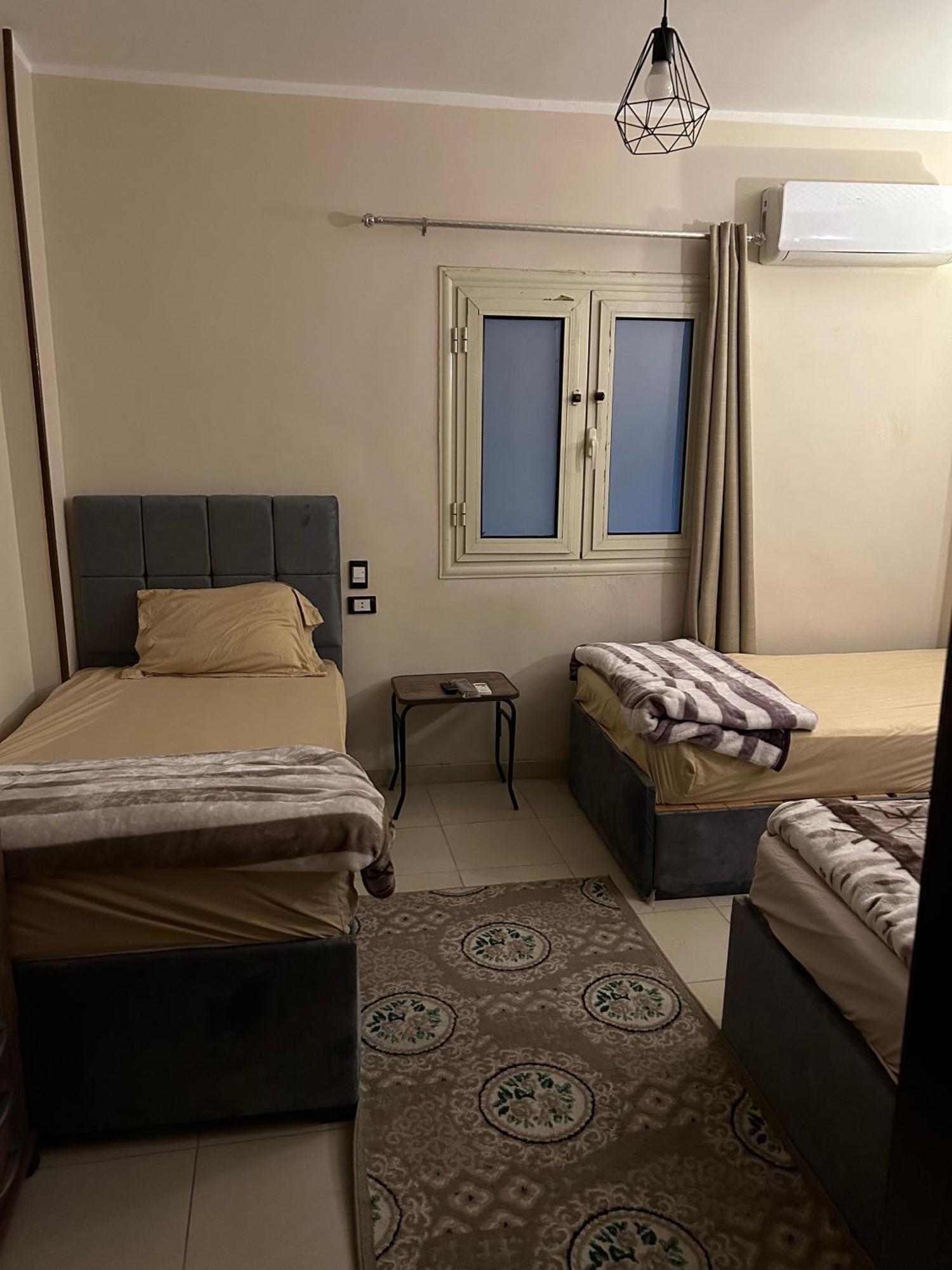 Pyramids Road Guest House Cozy Rooms And Rooftop Breakfast With The Pyramids View Nazlet el-Sisi Exterior photo
