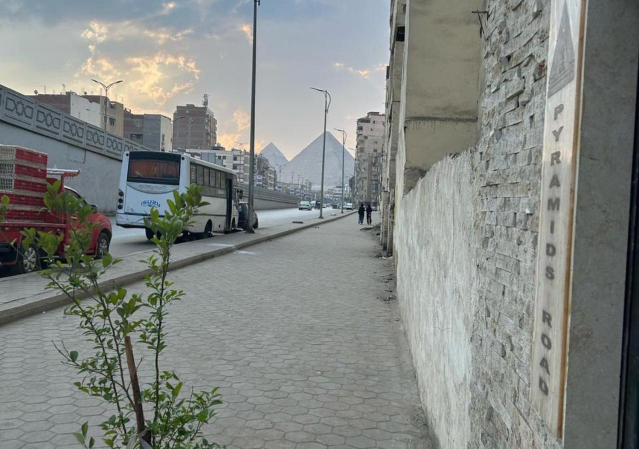 Pyramids Road Guest House Cozy Rooms And Rooftop Breakfast With The Pyramids View Nazlet el-Sisi Exterior photo